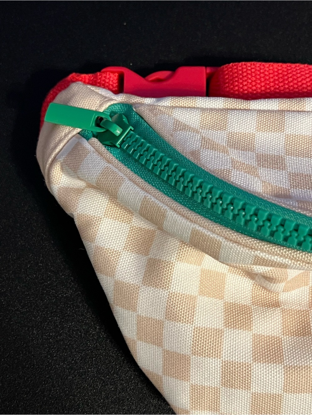 NWOT Benefit Checkered Cream Cosmetic Pouch with Green Zipper and Pink Logo - Picture 3 of 6